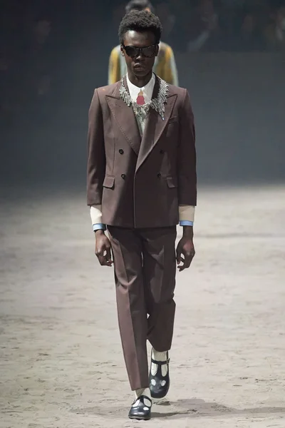 Look 10